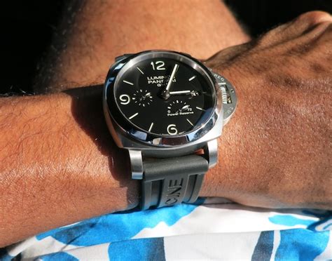 panerai pam 320 vs 321|pam 321 luminescent review.